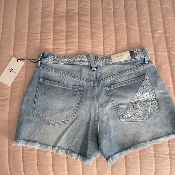 7 For All ManKind Patched Monroe shorts - Picture 2 of 11